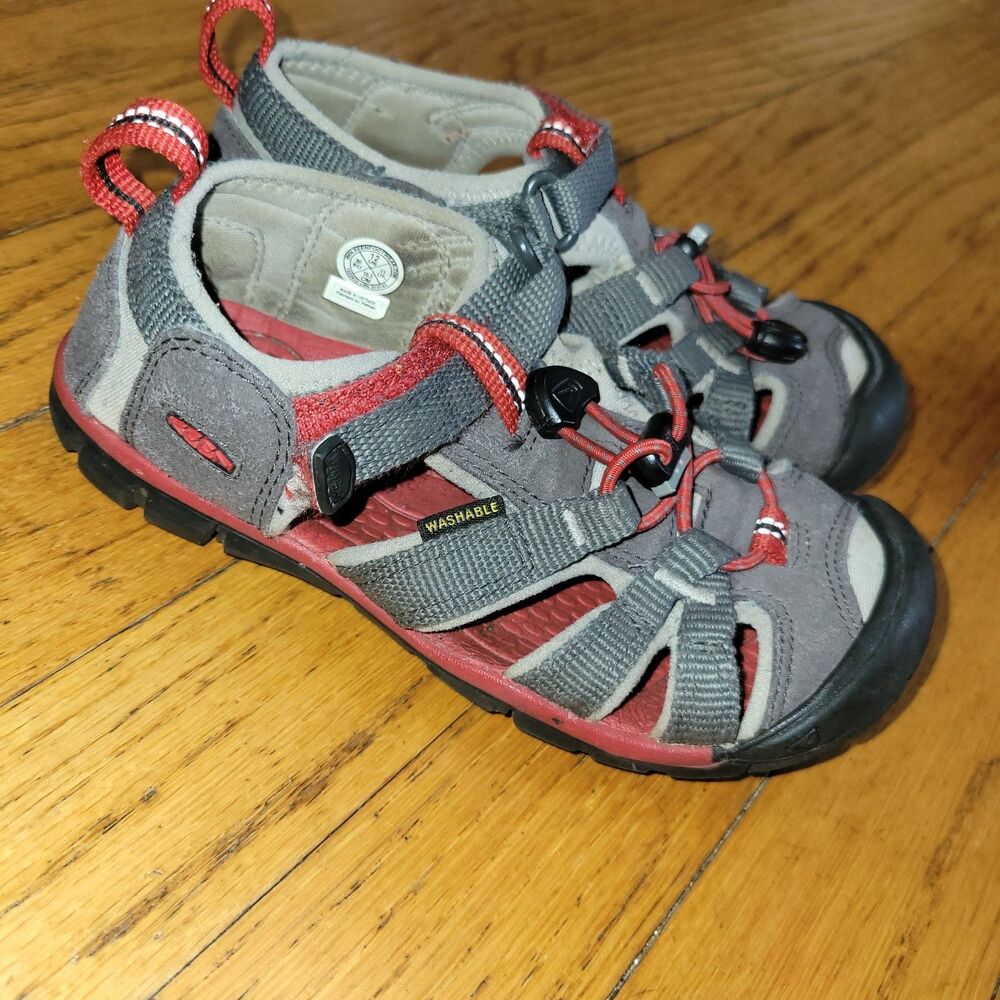 Sz 12 Kids KEEN SEACAMP II CNX Kids Sandals Hiking Water Proof Shoes Grey/Red